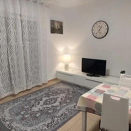 Comodo A Tutti Servizi Lejlighed